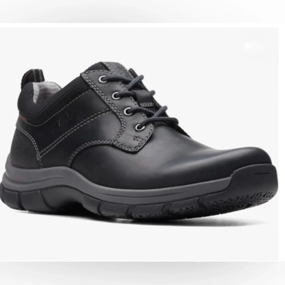 Clarks Men’s Black Leather Lace-Up Oxford with Gray Sole Size 7